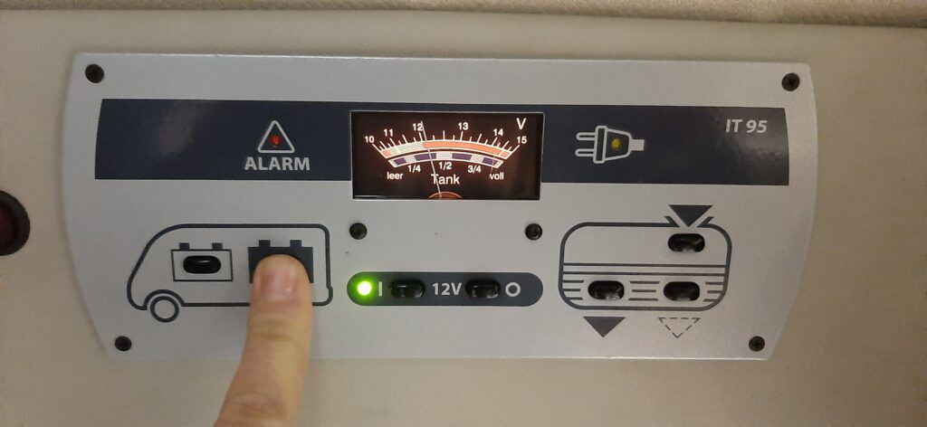 Come installare pannelli solari semiflessibili NDS sul camper 2 20210114 204529 1024x472 1