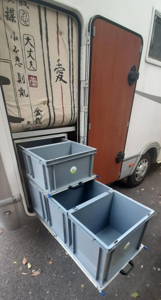 INFINITY S30 contenitori estraibili camper mobilvetta kea m71 1