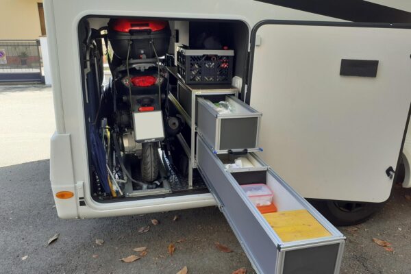 NEST-2ripiani-camper Sistema estraibile contenitori su misura NEST su camper