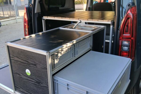 SLIDE-COOK_rete-letto_pianale-estraibile_cucina_minivan_05 SLIDE-COOK_rete-letto_pianale-estraibile_cucina_minivan_05