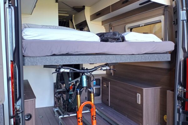 SUMMIT-DUO_portabiciclette-doppio-interno_camper-van_1 SUMMIT-DUO_portabiciclette-doppio-interno_camper-van_1