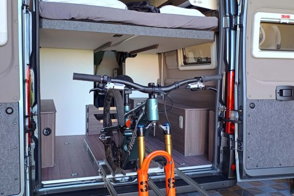 SUMMIT-DUO_portabiciclette-doppio-interno_camper-van_2 SUMMIT-DUO_portabiciclette-doppio-interno_camper-van_2