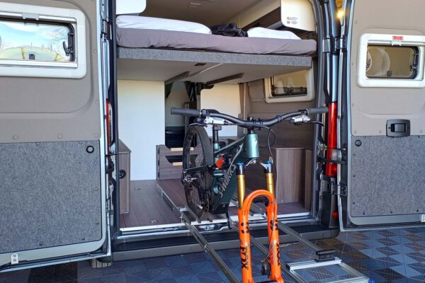 SUMMIT-DUO_portabiciclette-doppio-interno_camper-van_3 SUMMIT-DUO_portabiciclette-doppio-interno_camper-van_3