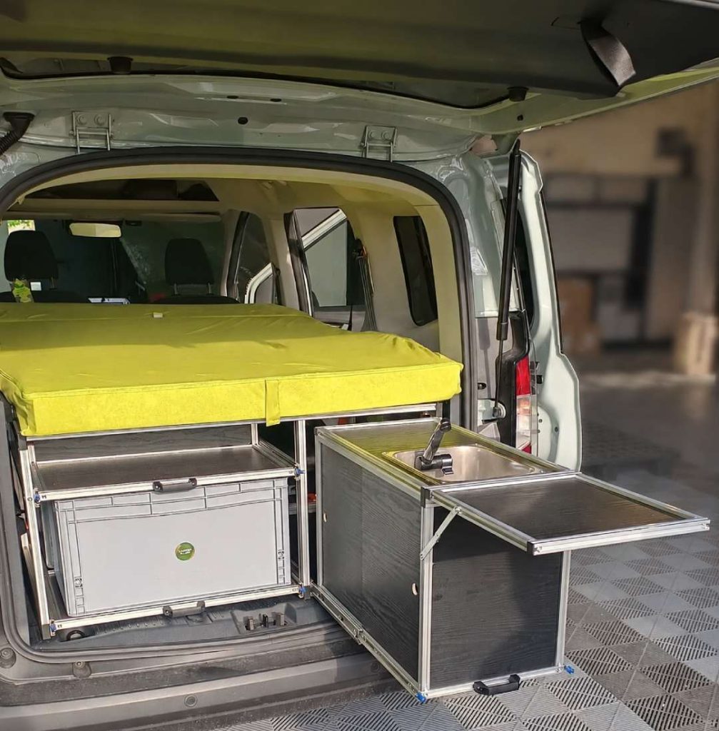 ORIZZONTE cucina rete letto minivan Ford Courier 02