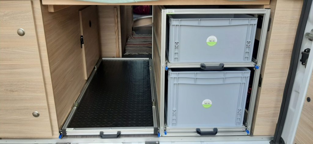 ZEFIRO INFINITY pianale contenitori estraibili van Knaus Boxstar XL 02